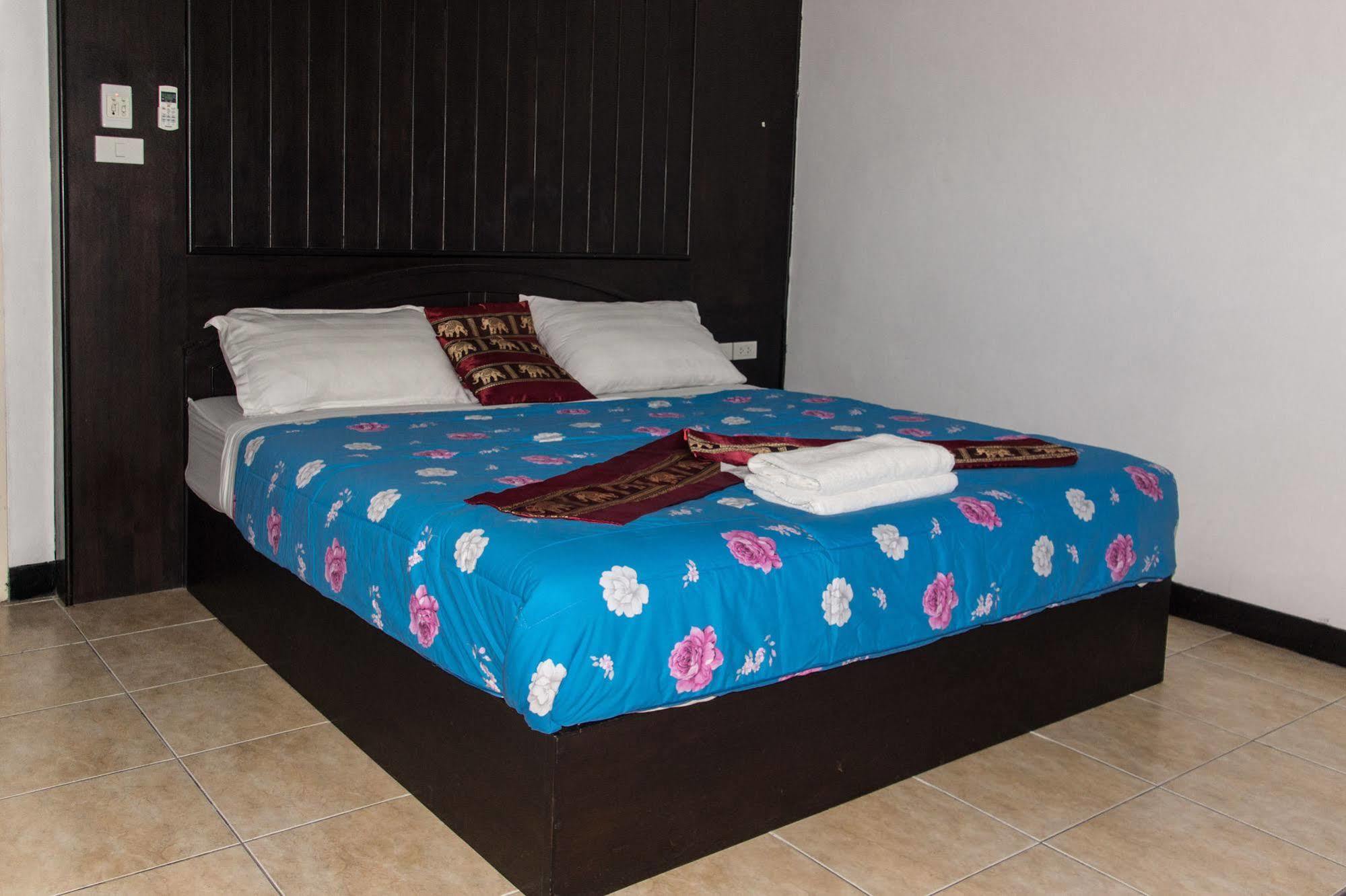 Patong Bay Guesthouse Exterior foto